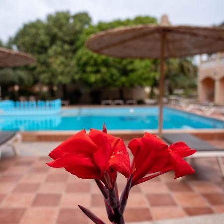 Cape Point Hotel Bakau Ngoại thất bức ảnh