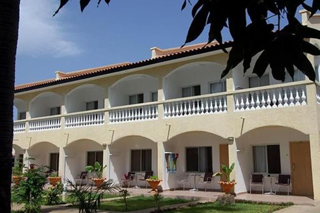 Cape Point Hotel Bakau Ngoại thất bức ảnh