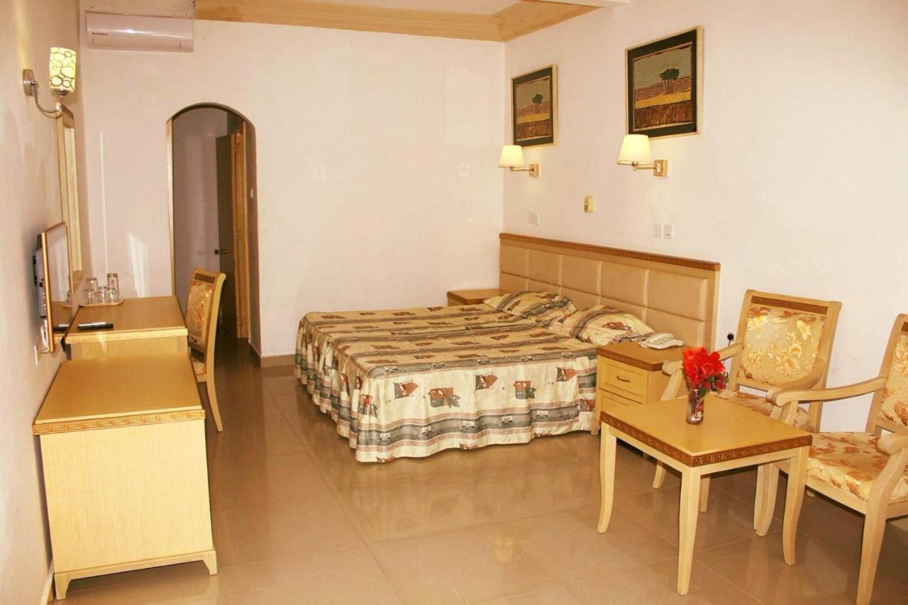Cape Point Hotel Bakau Ngoại thất bức ảnh