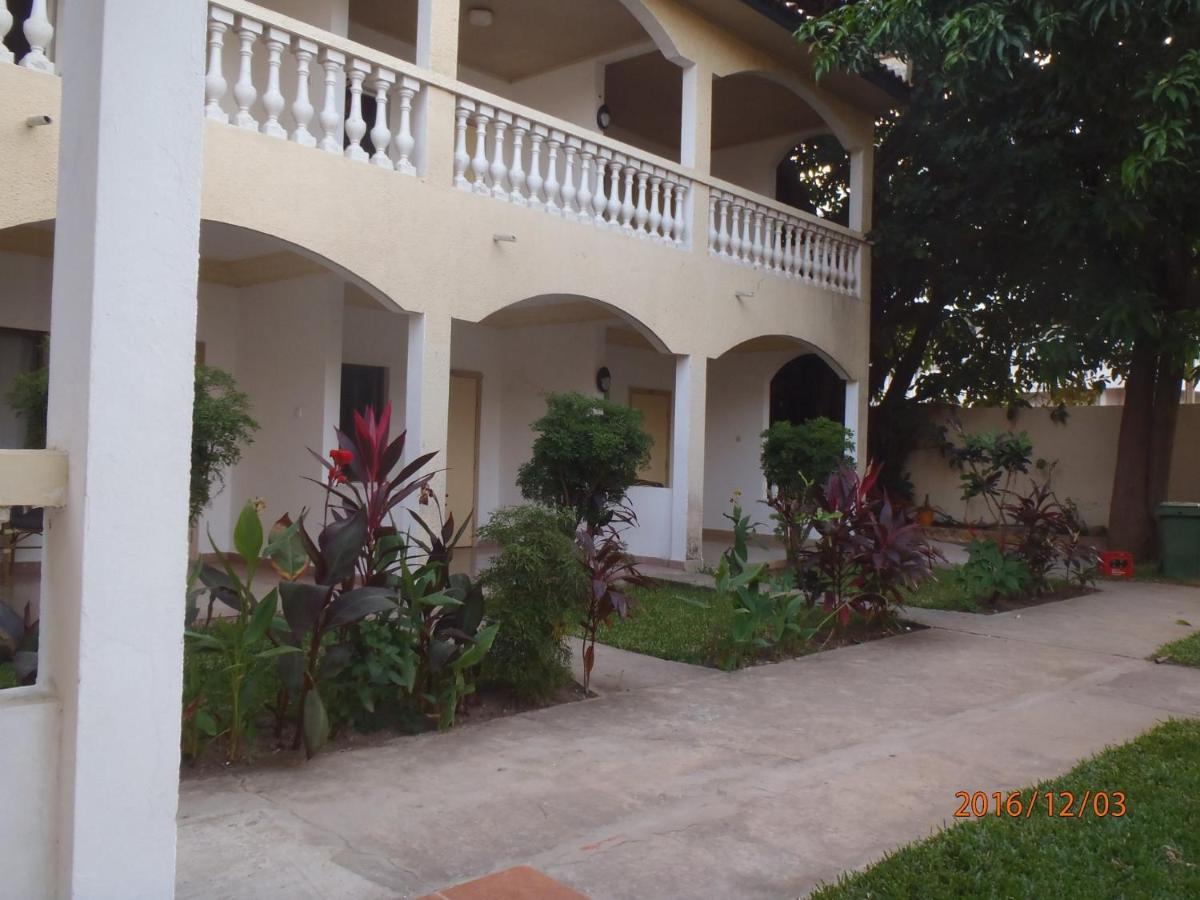 Cape Point Hotel Bakau Ngoại thất bức ảnh