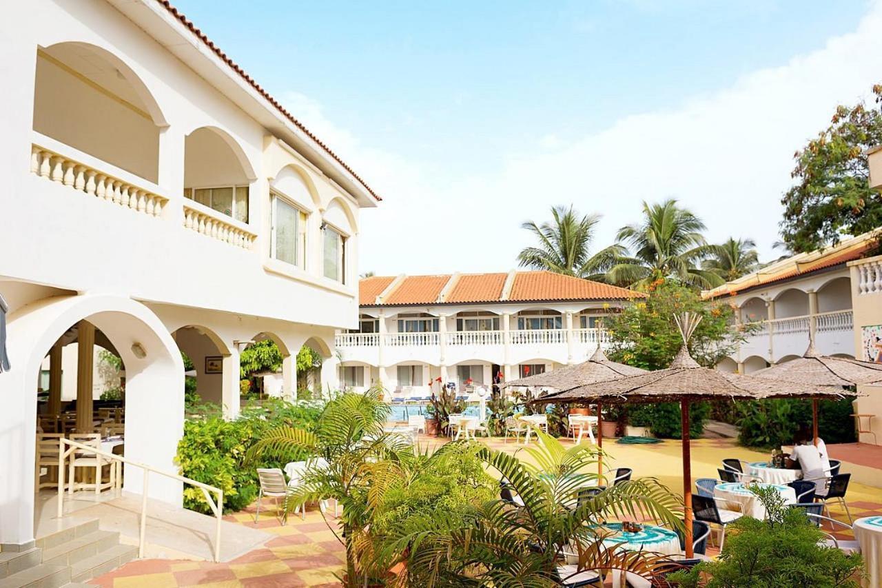 Cape Point Hotel Bakau Ngoại thất bức ảnh