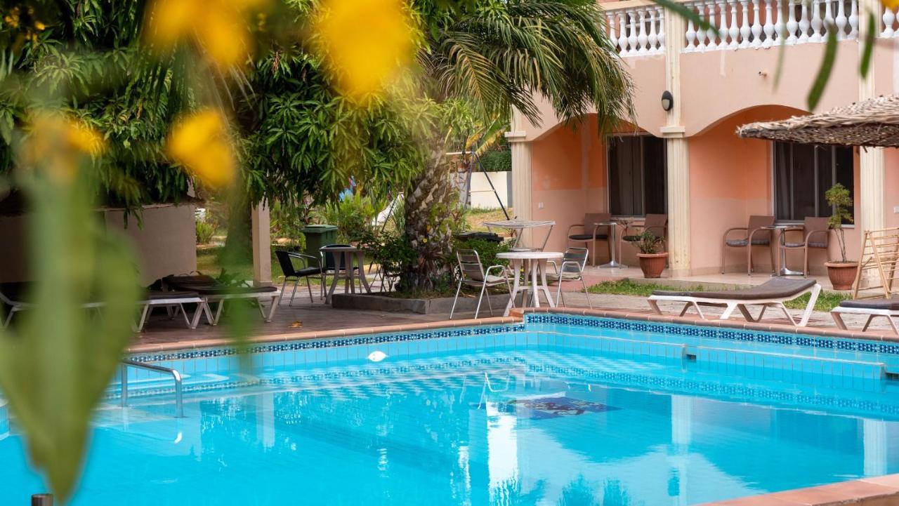 Cape Point Hotel Bakau Ngoại thất bức ảnh