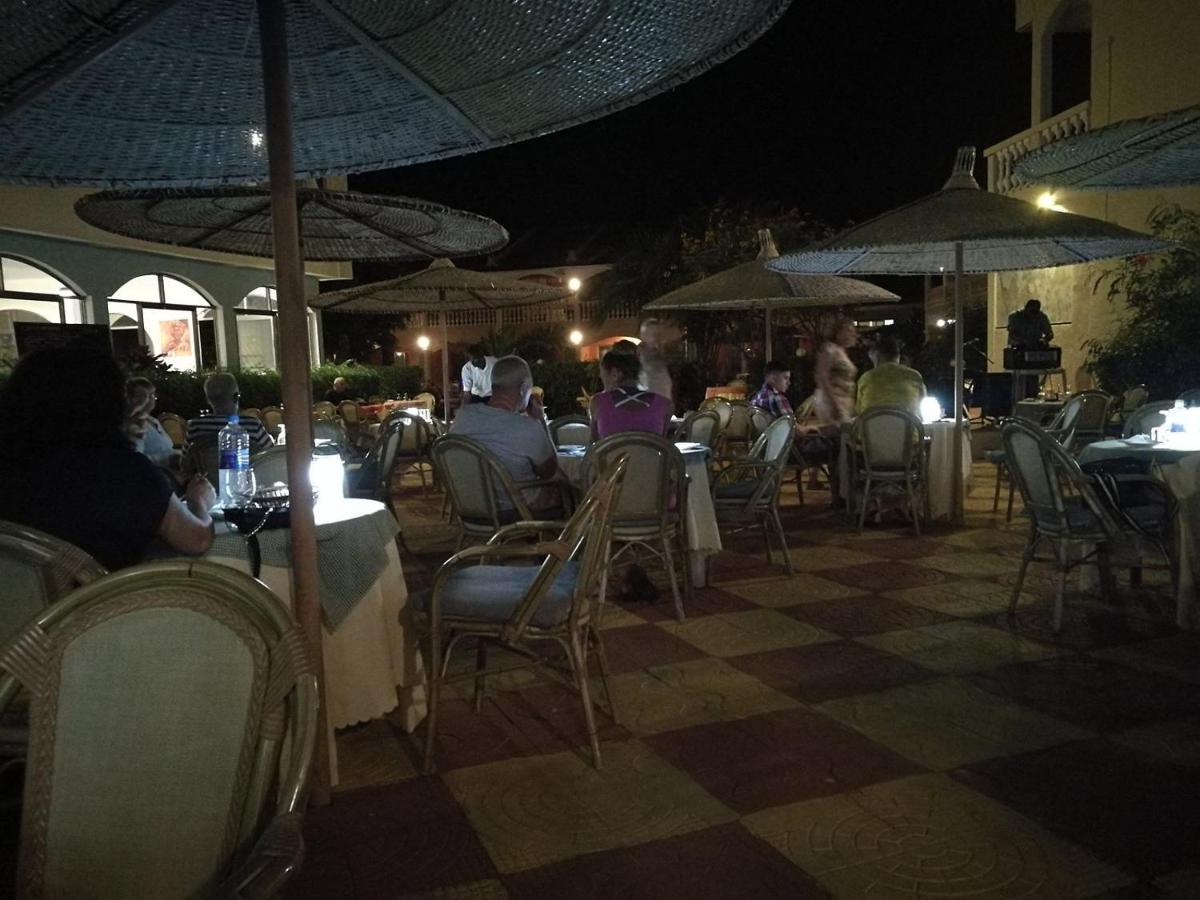 Cape Point Hotel Bakau Ngoại thất bức ảnh