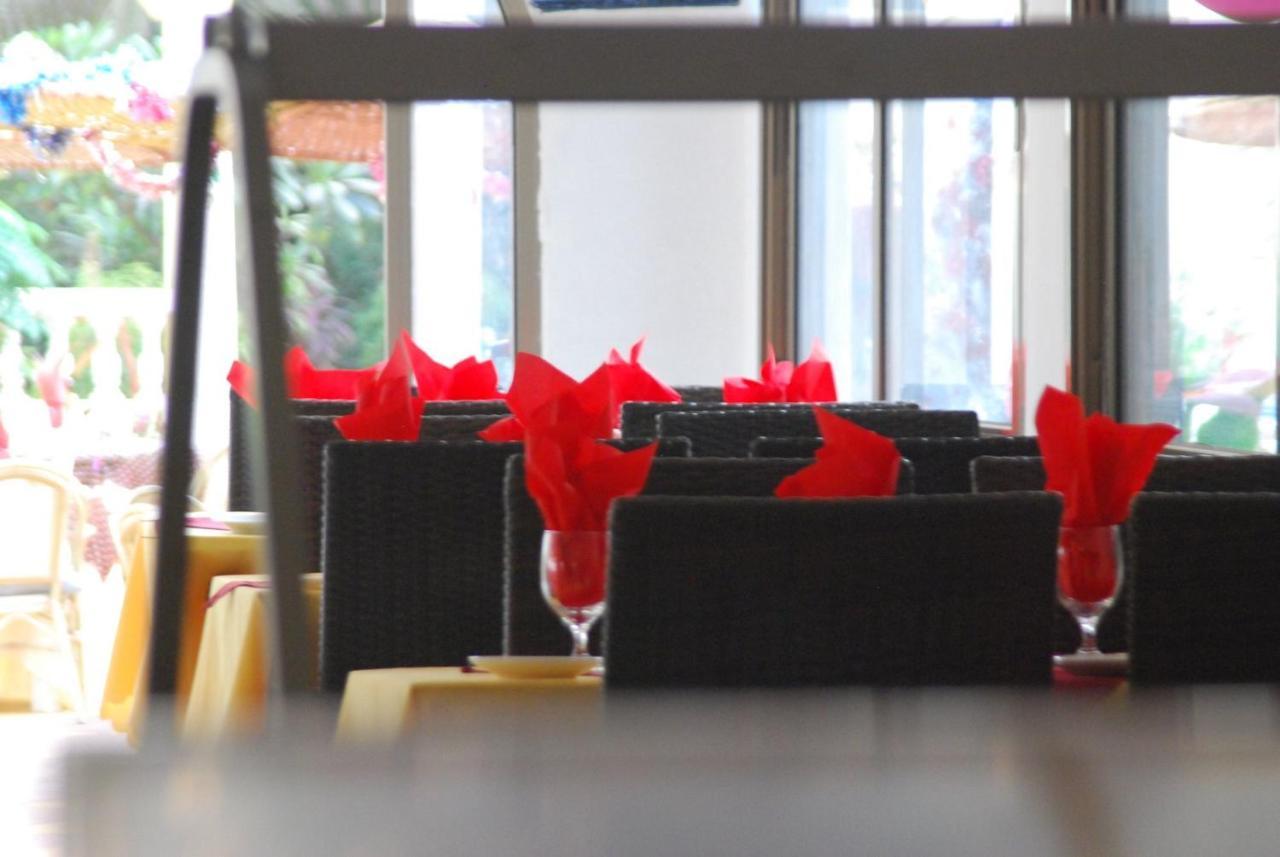Cape Point Hotel Bakau Ngoại thất bức ảnh