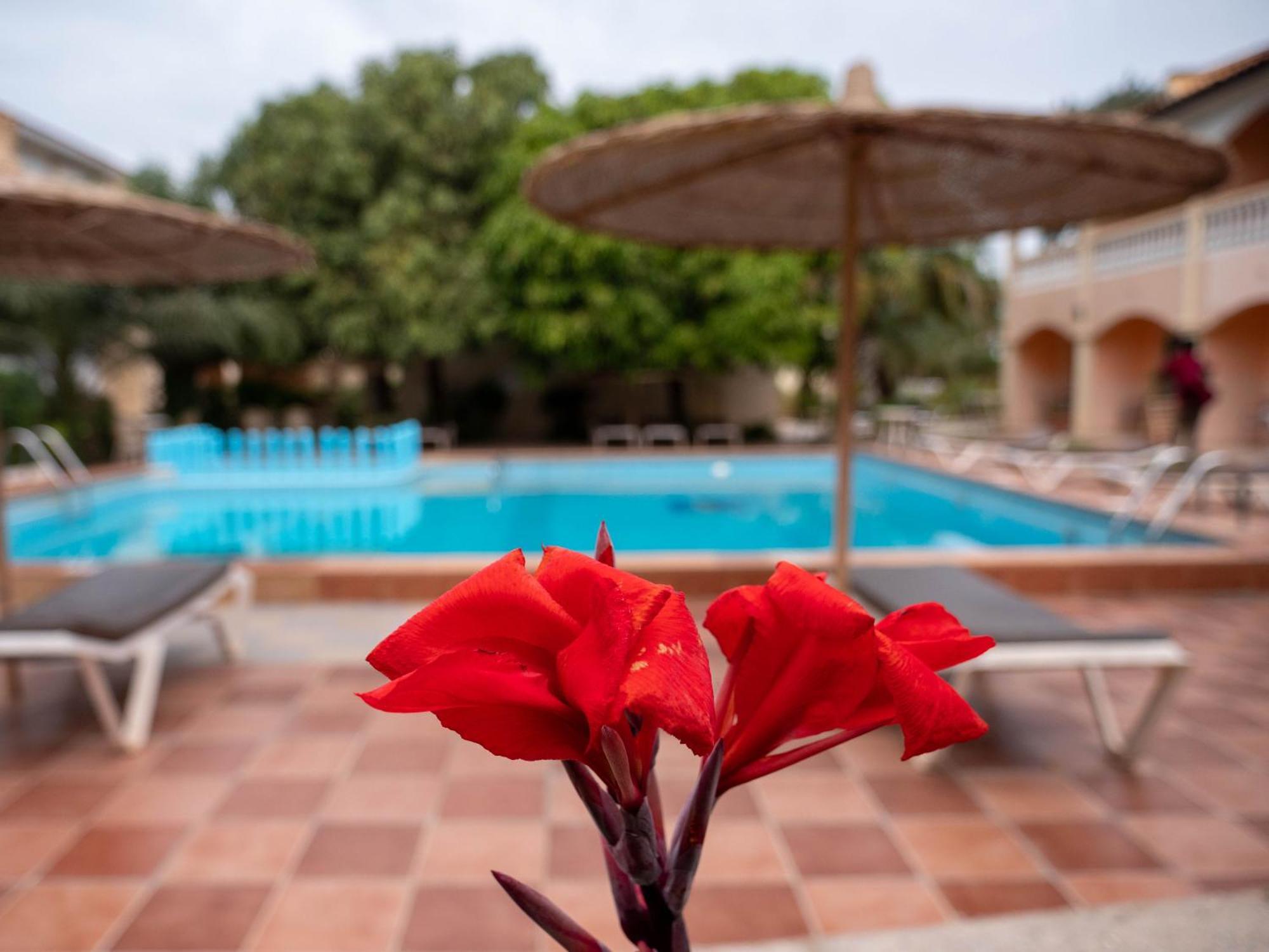 Cape Point Hotel Bakau Ngoại thất bức ảnh