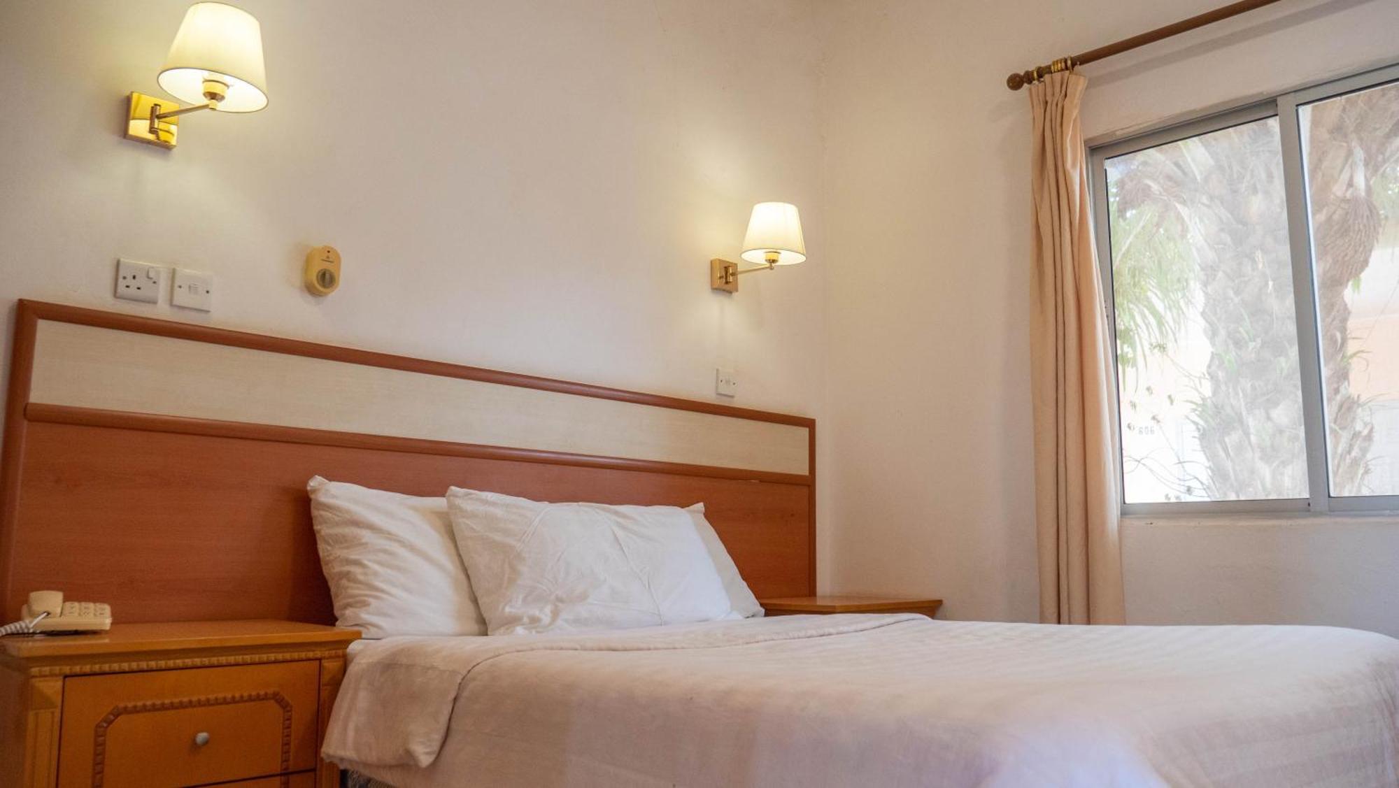 Cape Point Hotel Bakau Ngoại thất bức ảnh