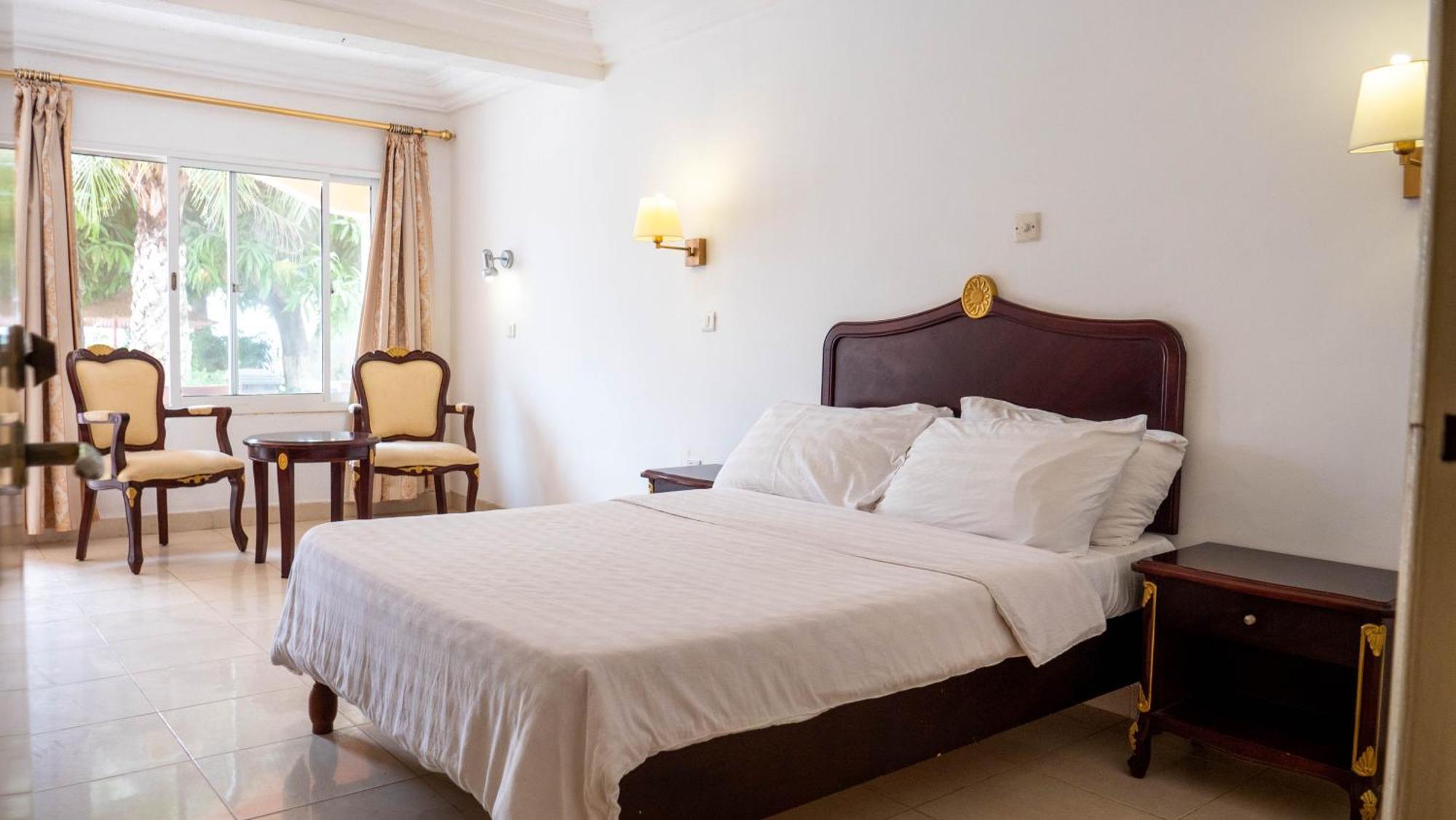 Cape Point Hotel Bakau Ngoại thất bức ảnh