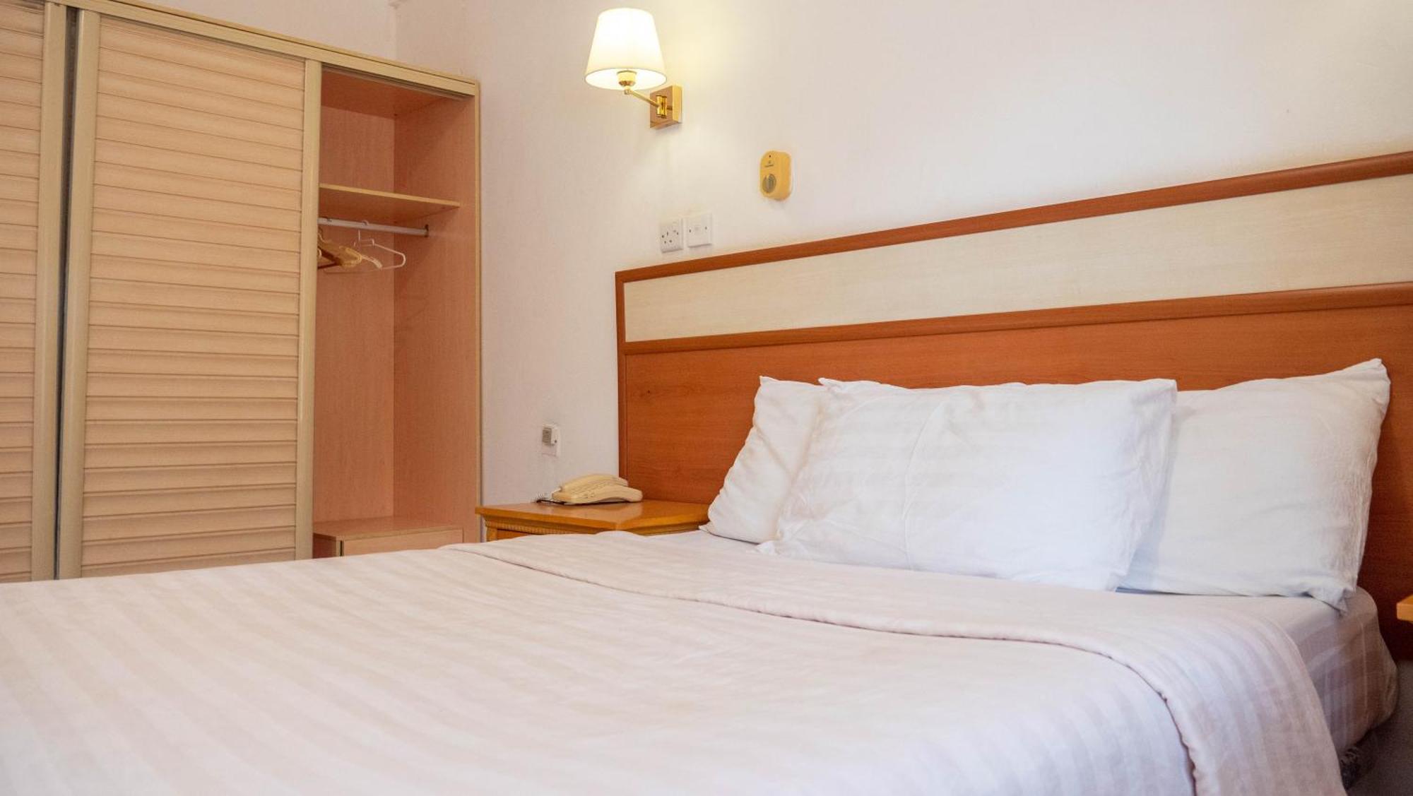 Cape Point Hotel Bakau Ngoại thất bức ảnh