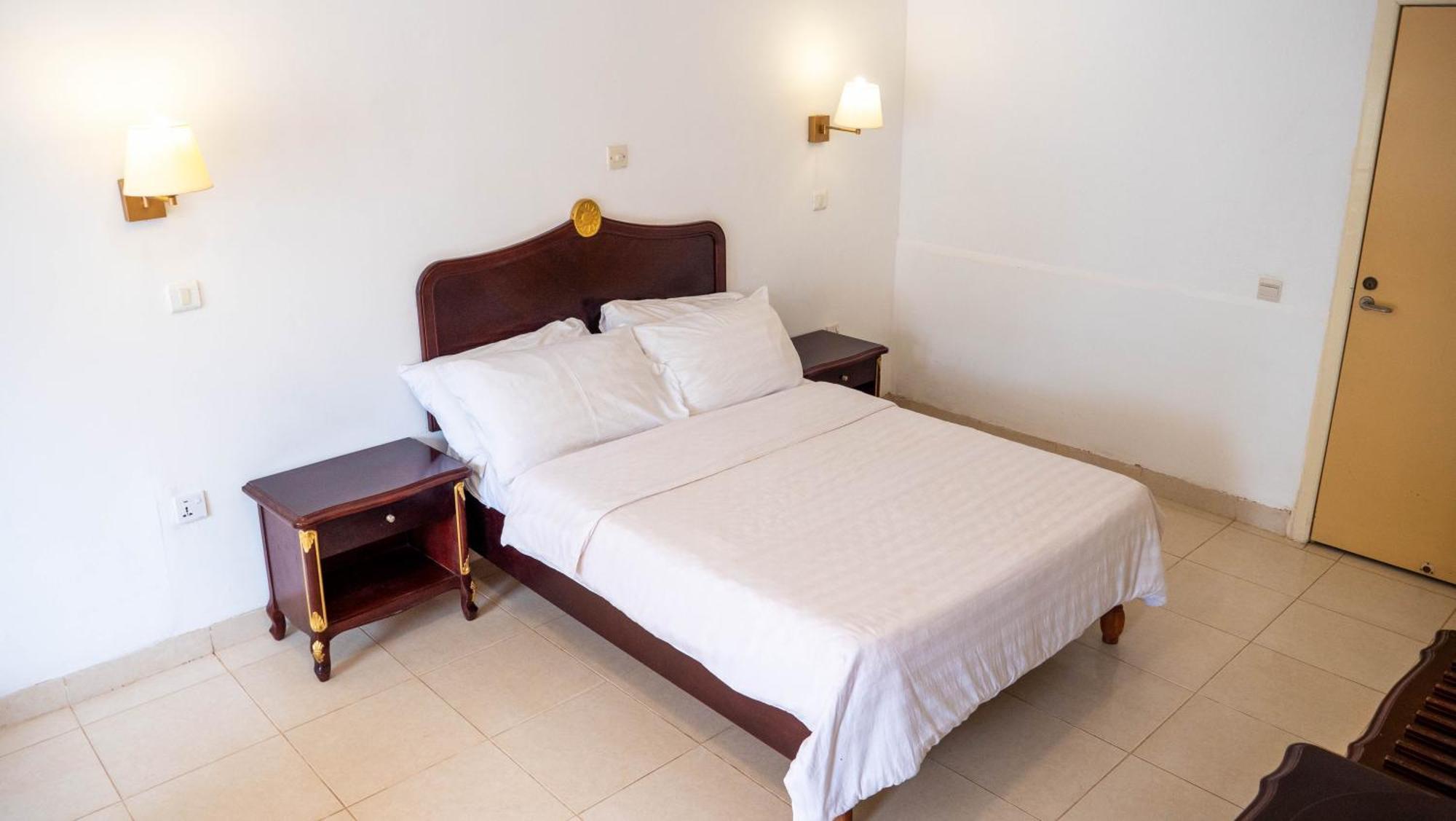 Cape Point Hotel Bakau Ngoại thất bức ảnh
