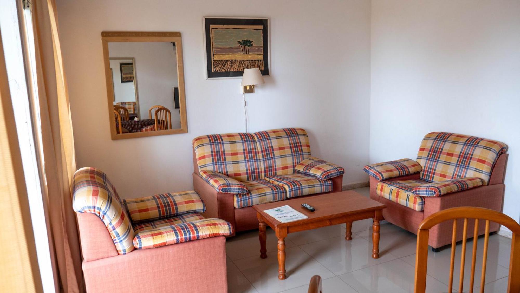 Cape Point Hotel Bakau Ngoại thất bức ảnh