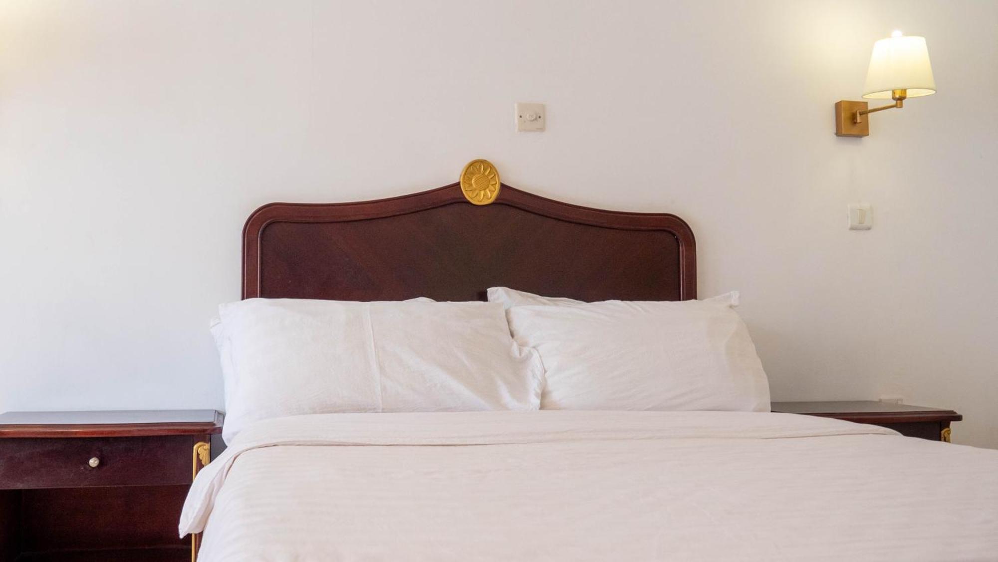 Cape Point Hotel Bakau Ngoại thất bức ảnh