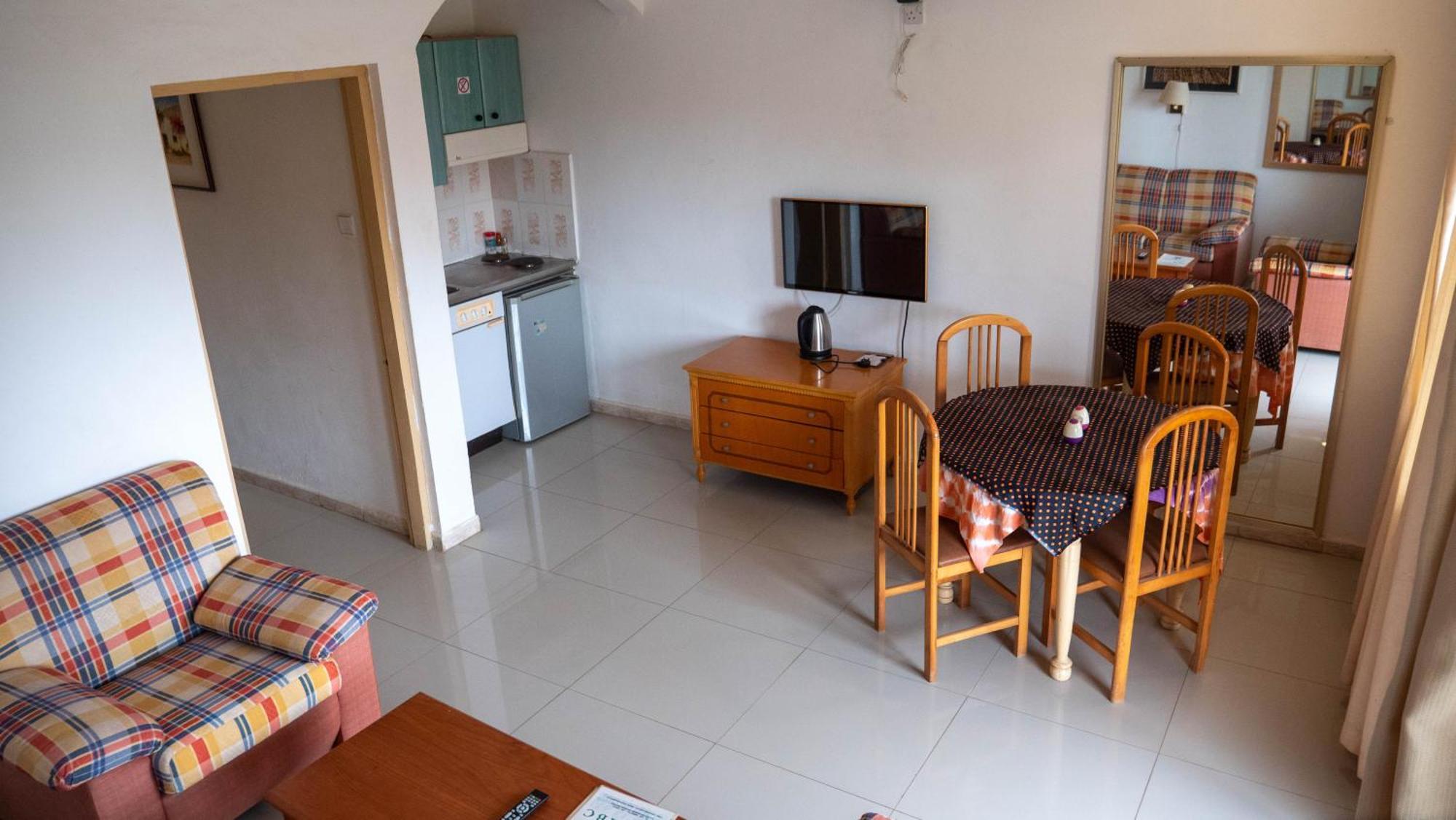 Cape Point Hotel Bakau Ngoại thất bức ảnh
