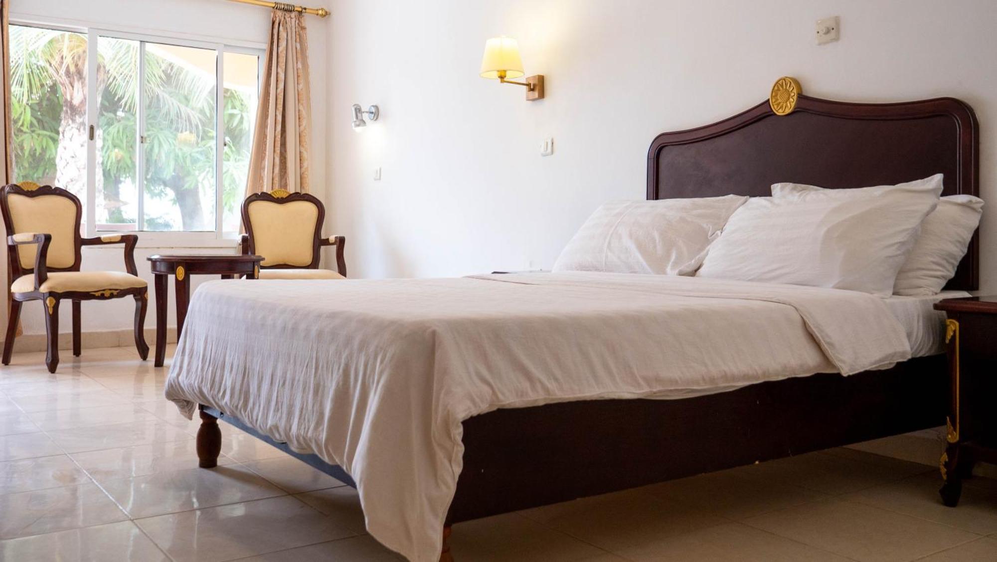 Cape Point Hotel Bakau Ngoại thất bức ảnh