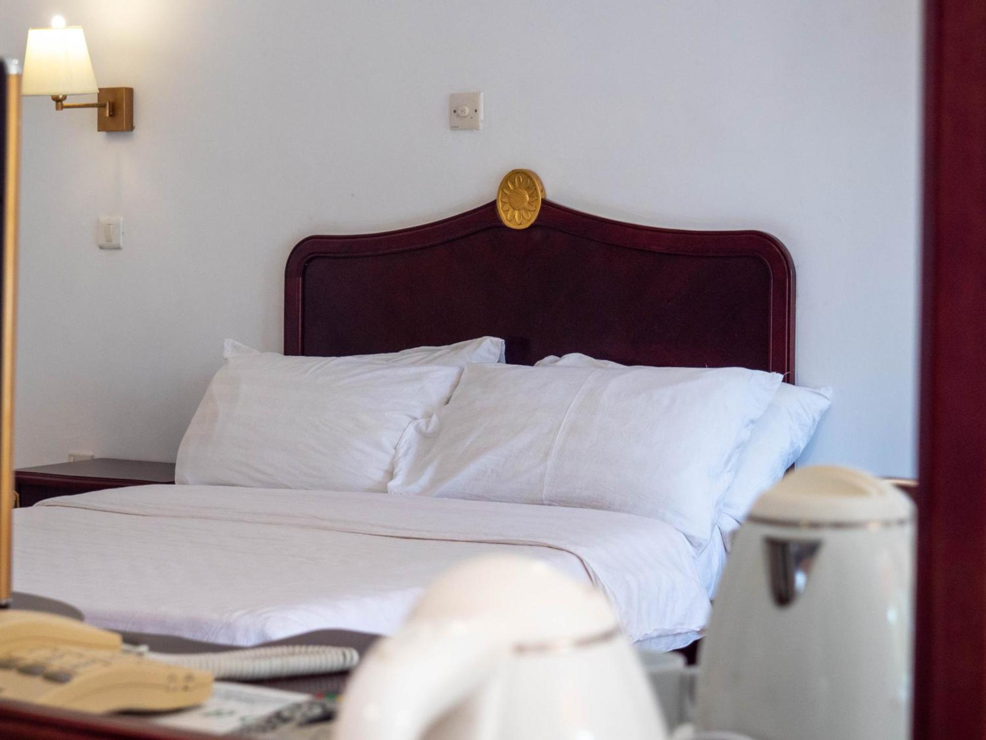 Cape Point Hotel Bakau Ngoại thất bức ảnh