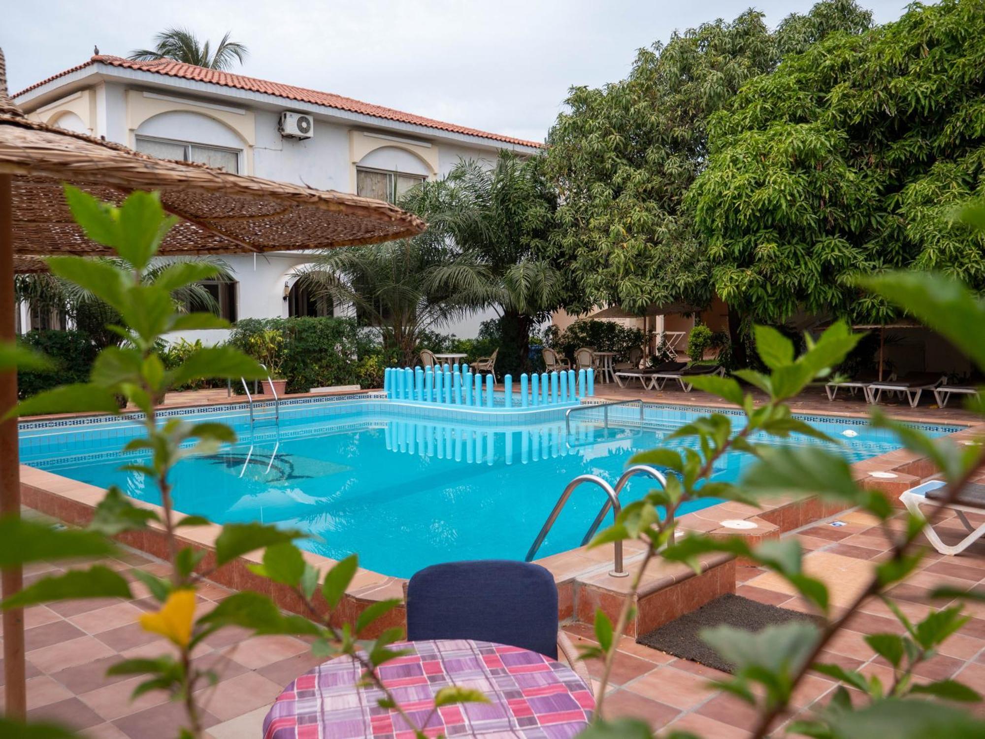 Cape Point Hotel Bakau Ngoại thất bức ảnh