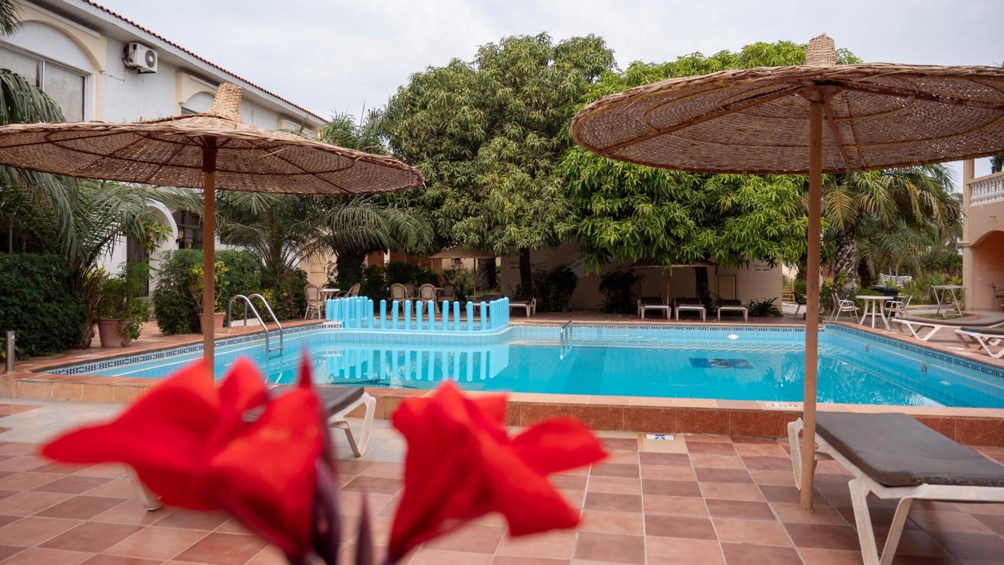 Cape Point Hotel Bakau Ngoại thất bức ảnh