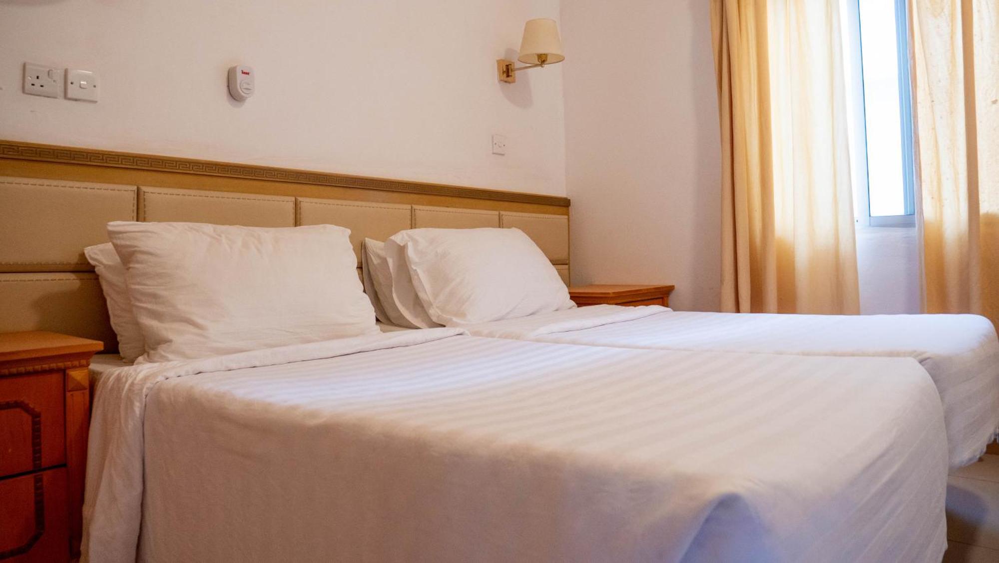 Cape Point Hotel Bakau Ngoại thất bức ảnh