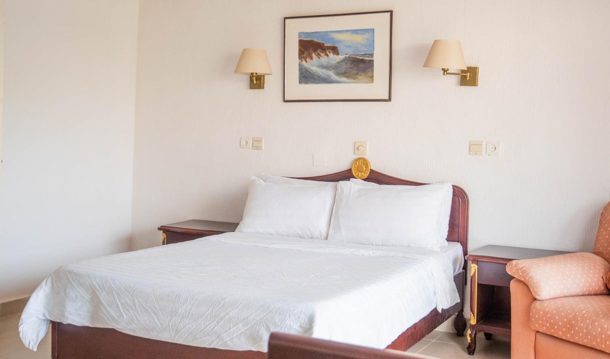 Cape Point Hotel Bakau Ngoại thất bức ảnh