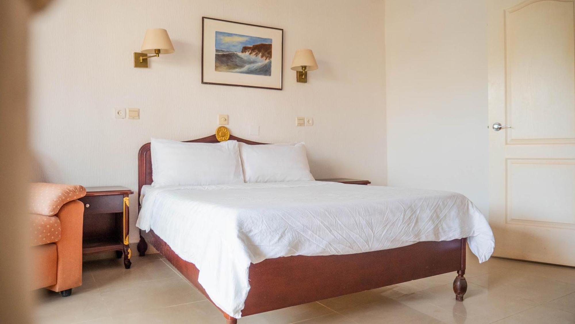 Cape Point Hotel Bakau Ngoại thất bức ảnh
