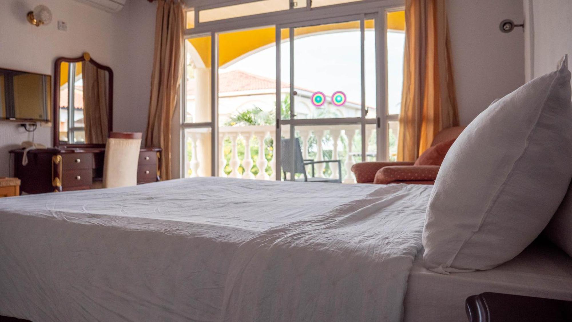 Cape Point Hotel Bakau Ngoại thất bức ảnh