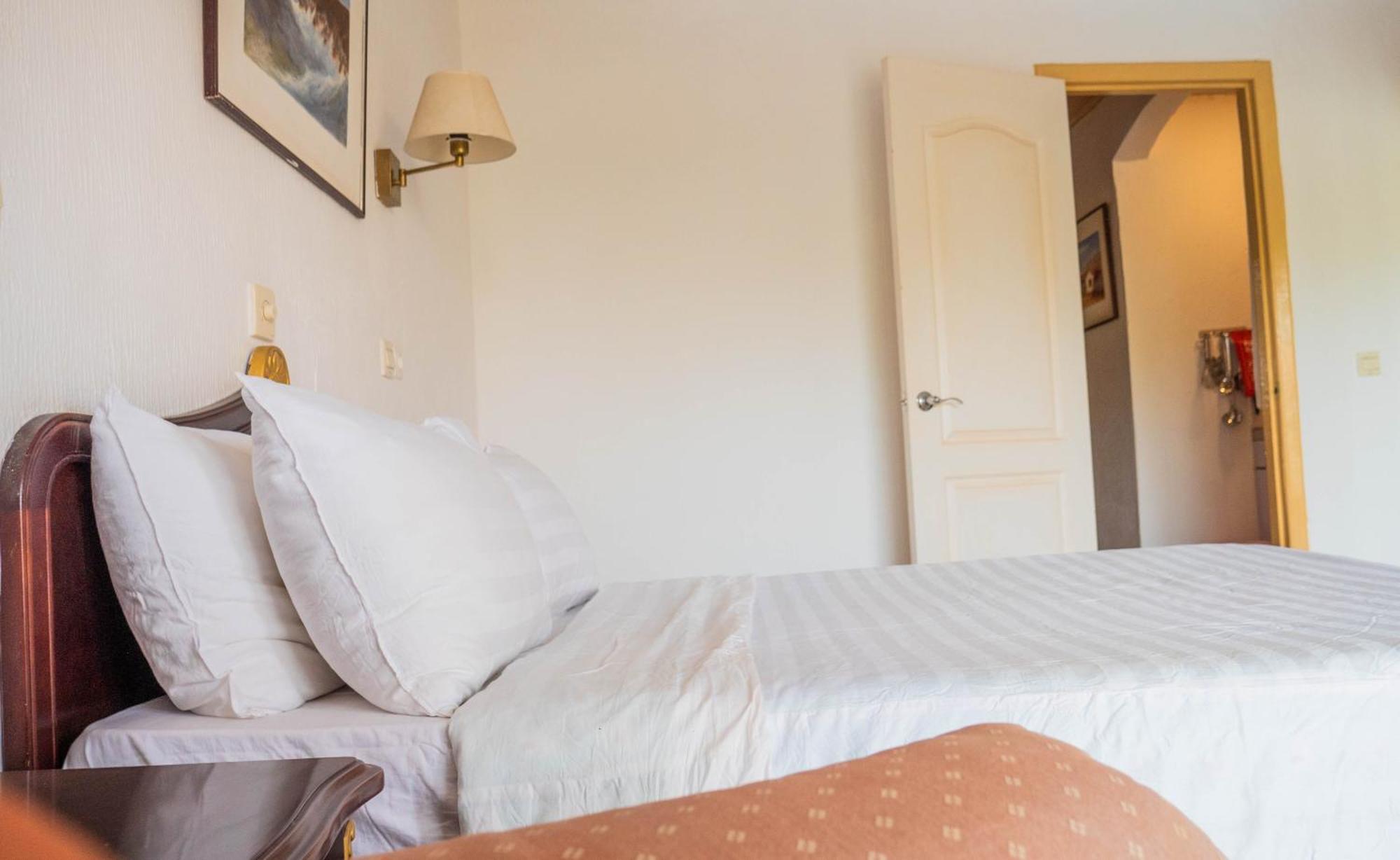 Cape Point Hotel Bakau Ngoại thất bức ảnh