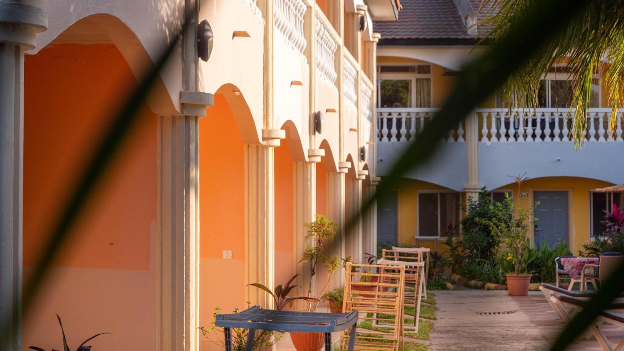 Cape Point Hotel Bakau Ngoại thất bức ảnh
