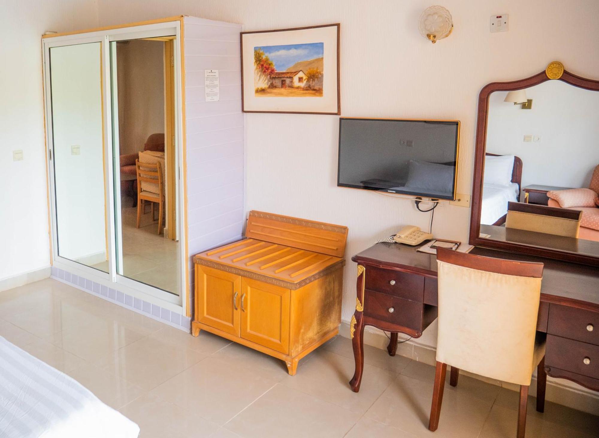 Cape Point Hotel Bakau Ngoại thất bức ảnh