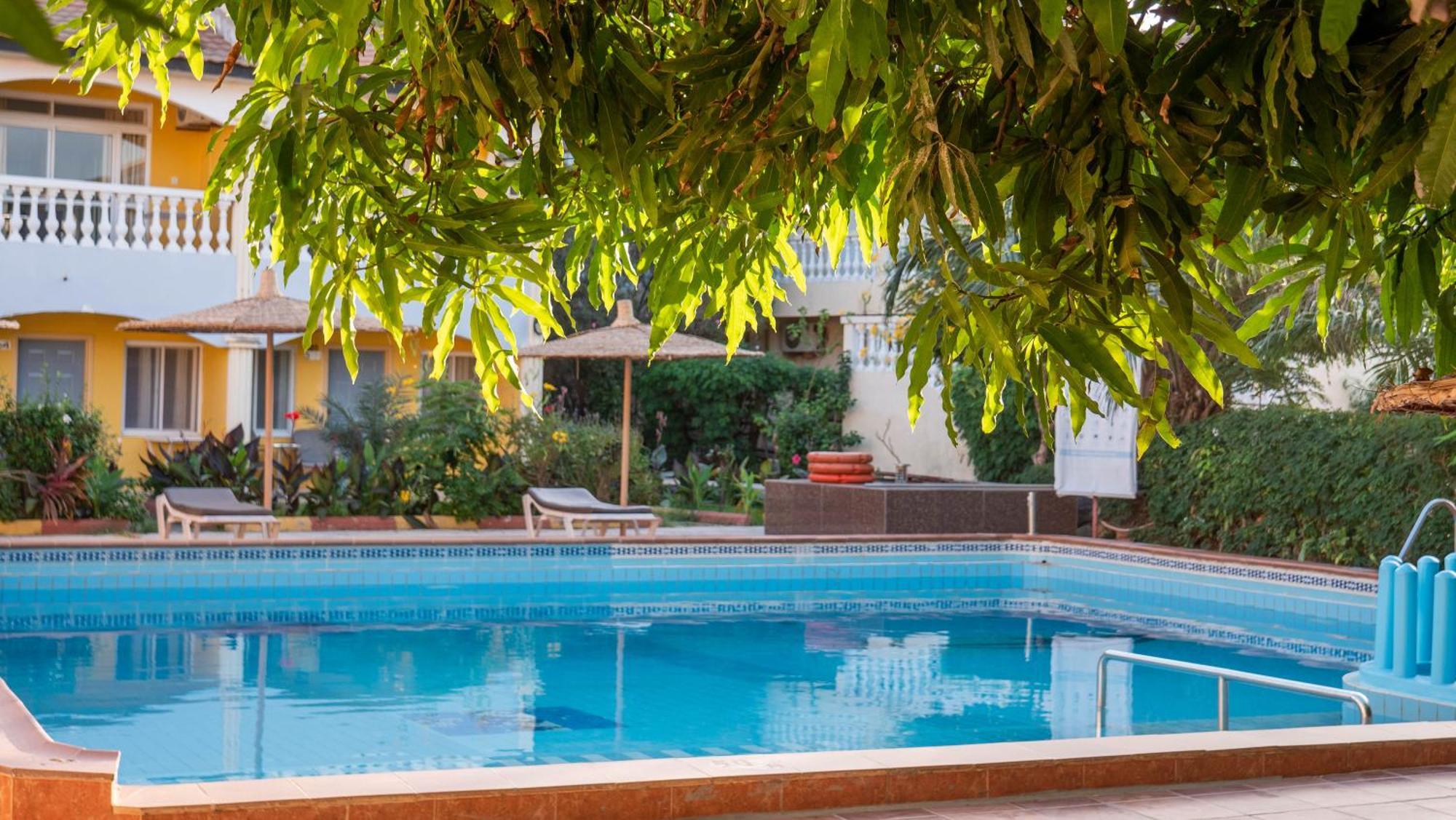 Cape Point Hotel Bakau Ngoại thất bức ảnh