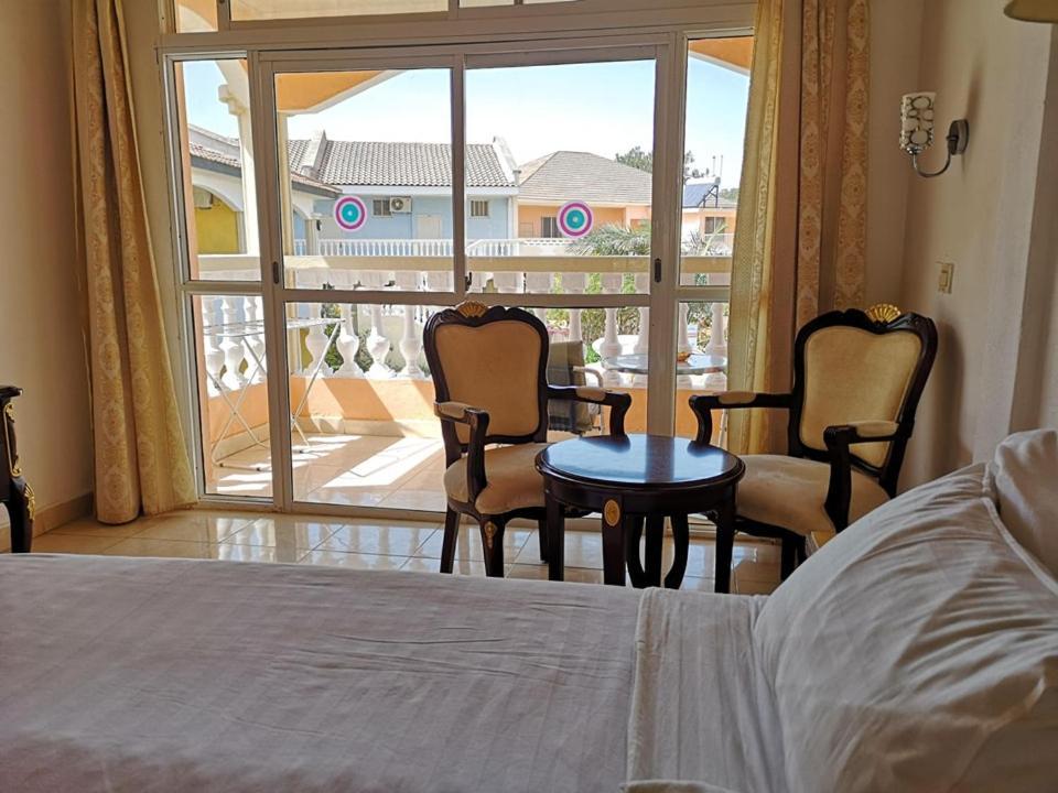 Cape Point Hotel Bakau Ngoại thất bức ảnh